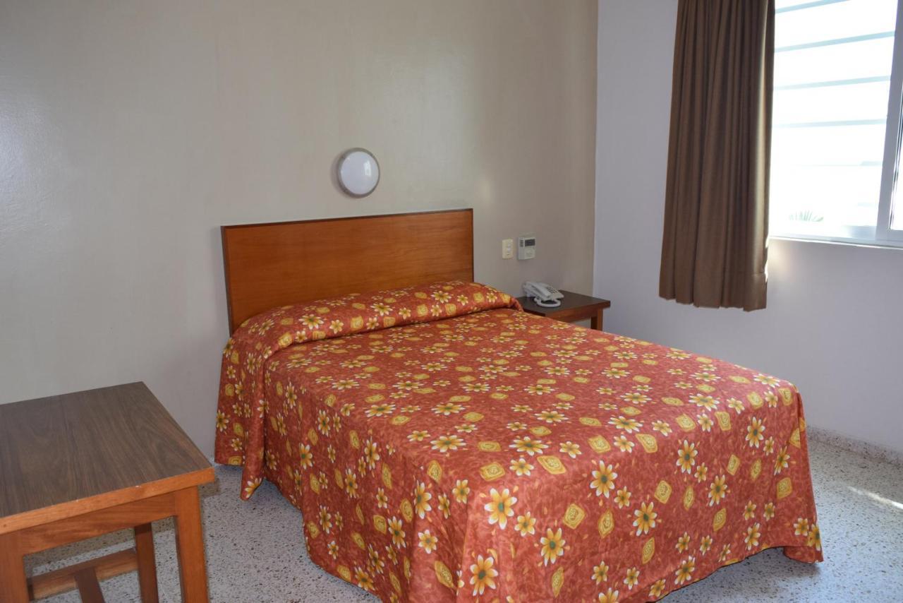 Hotel Delfines - A 2 Calles Del Acuario Veracruz Exterior photo