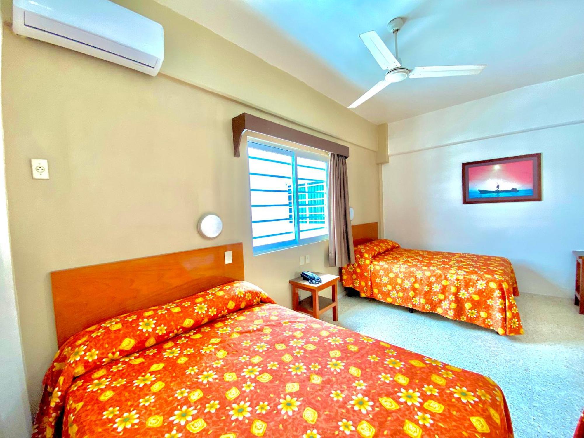 Hotel Delfines - A 2 Calles Del Acuario Veracruz Exterior photo