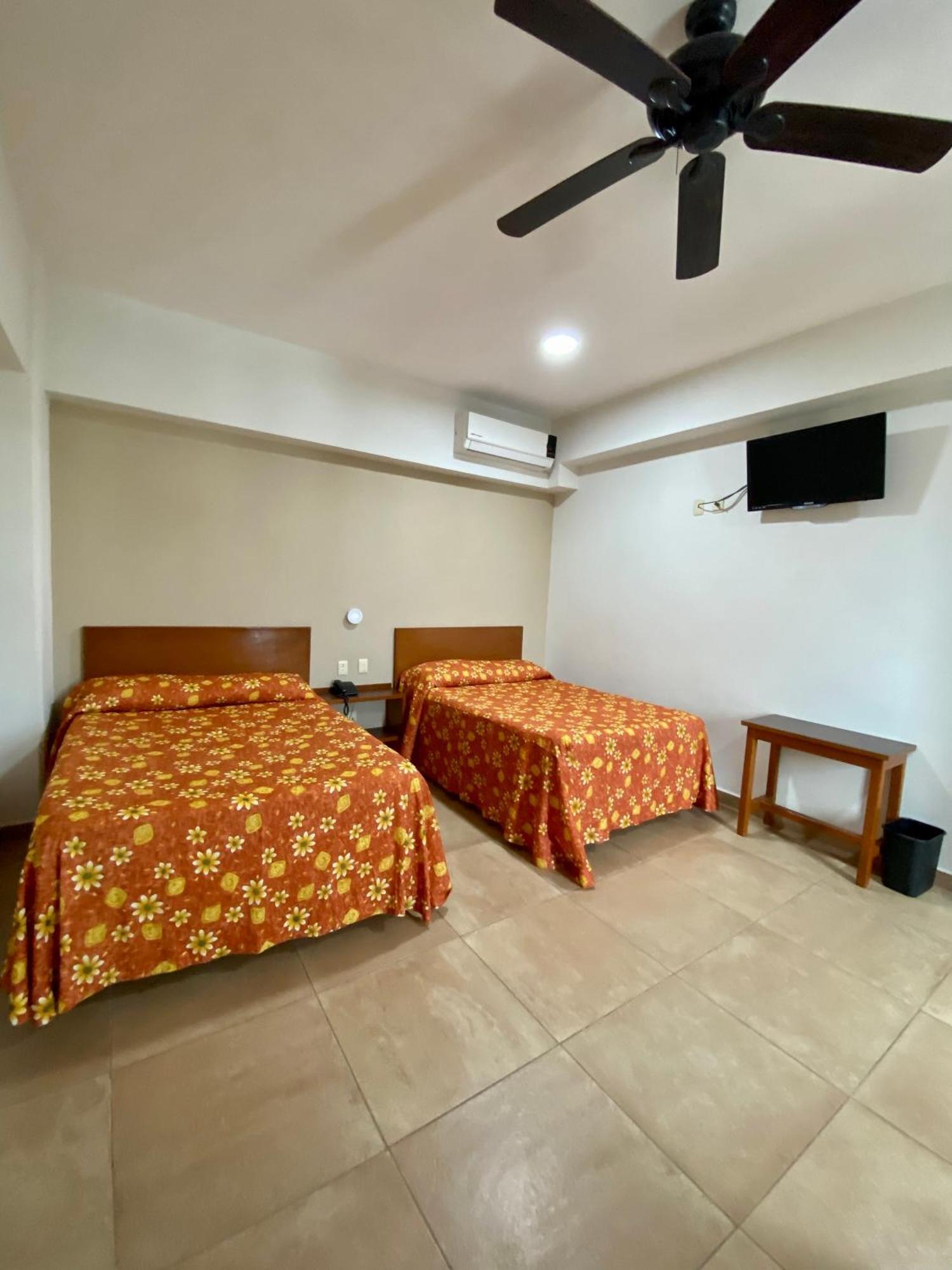 Hotel Delfines - A 2 Calles Del Acuario Veracruz Exterior photo