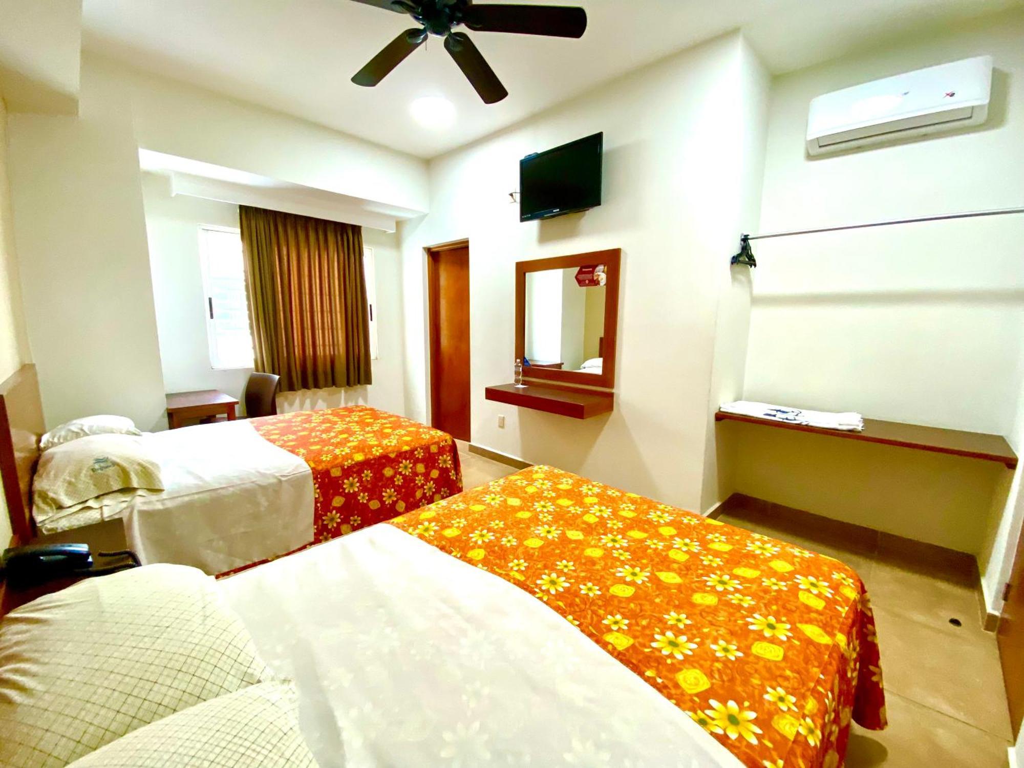 Hotel Delfines - A 2 Calles Del Acuario Veracruz Exterior photo