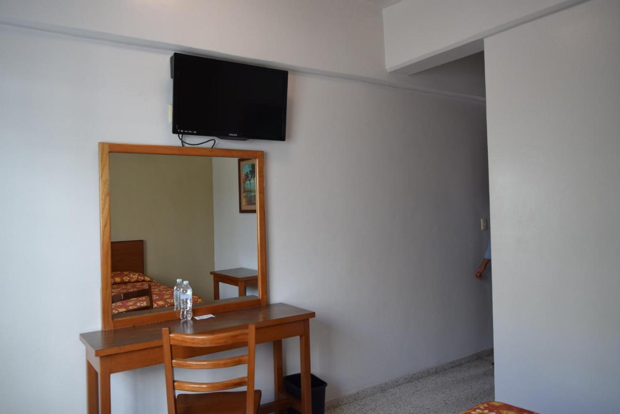 Hotel Delfines - A 2 Calles Del Acuario Veracruz Exterior photo